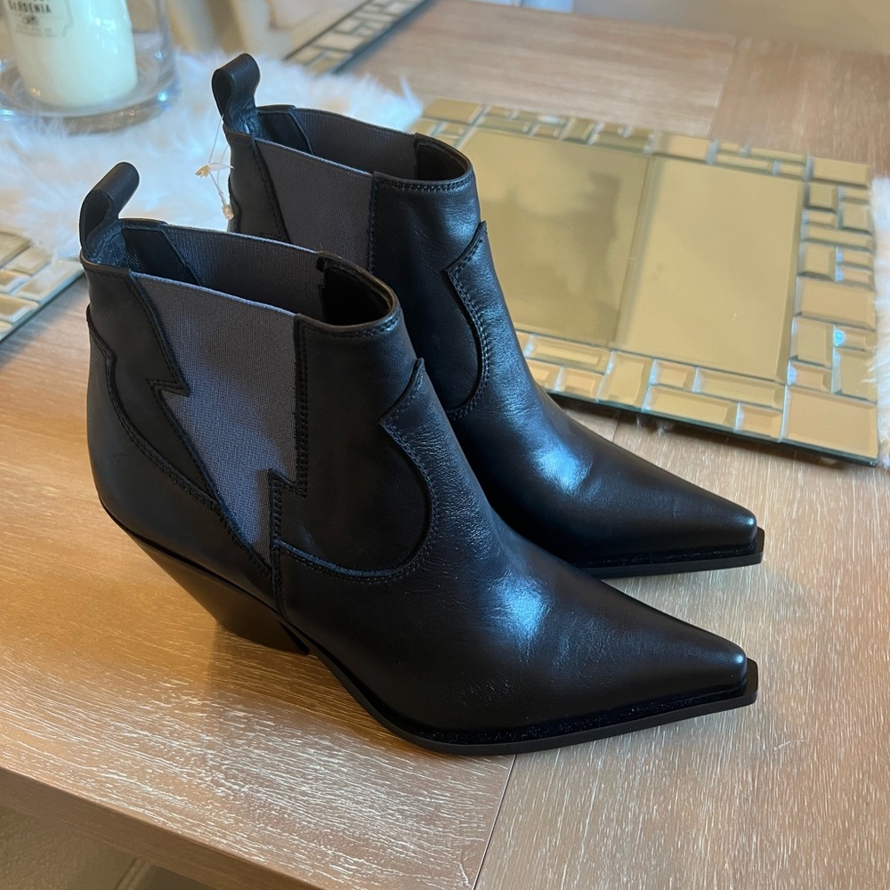 Free People Black Ankle Boots with Pointed Toe and Elastic Panels